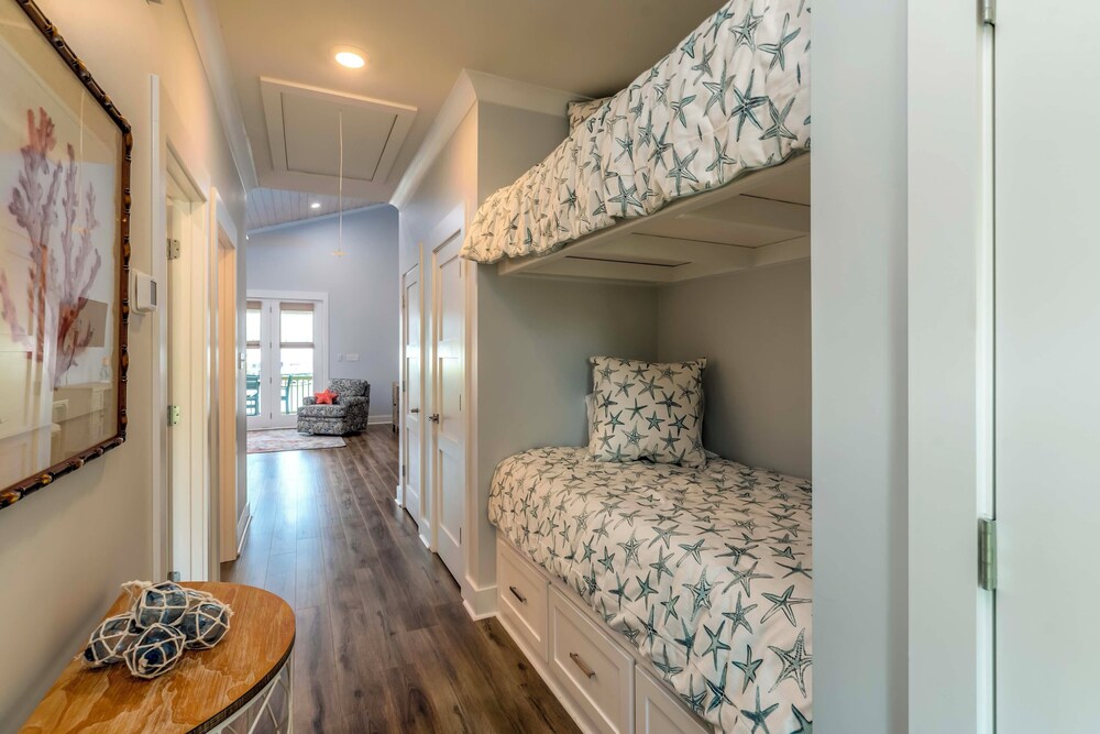 Luxe Family Condo w/ Gulf View in Dauphin Island!