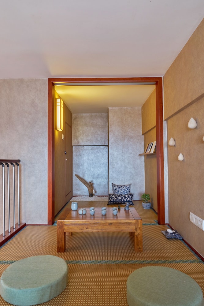 Summer Flower Apartment