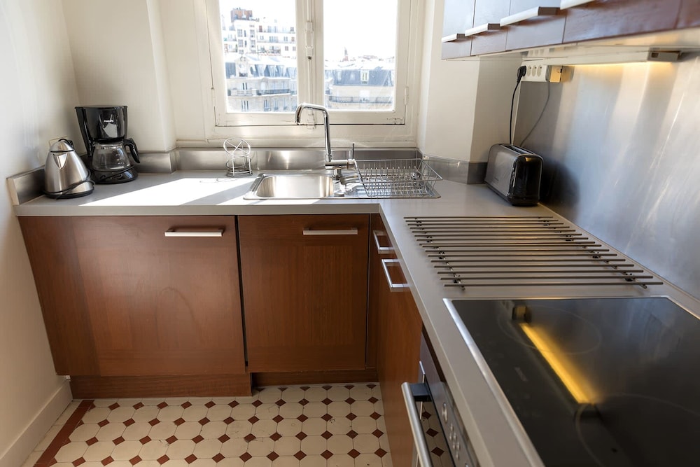 Eiffel Park Peaceful 1 Bedroom Apt Near the Eiffel Tower