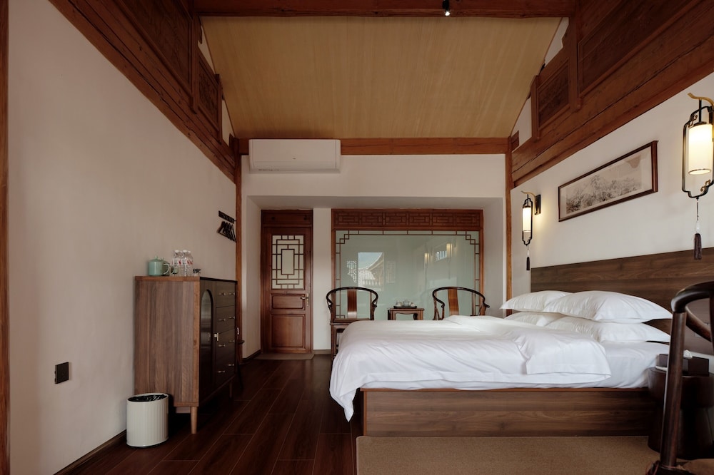 Shaxi Ancient Town Chang Le Li Chinese Courtyard Hotel