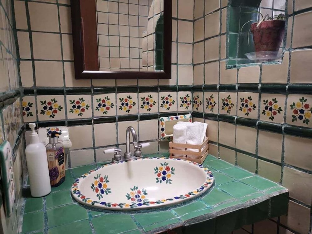 Zacatecas Vacations - Habitacion con vista a la Bufa - Property Image 6