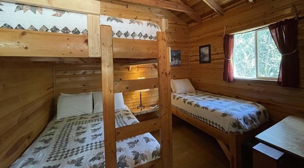 Timber Wolf Resort & Jeep Rentals