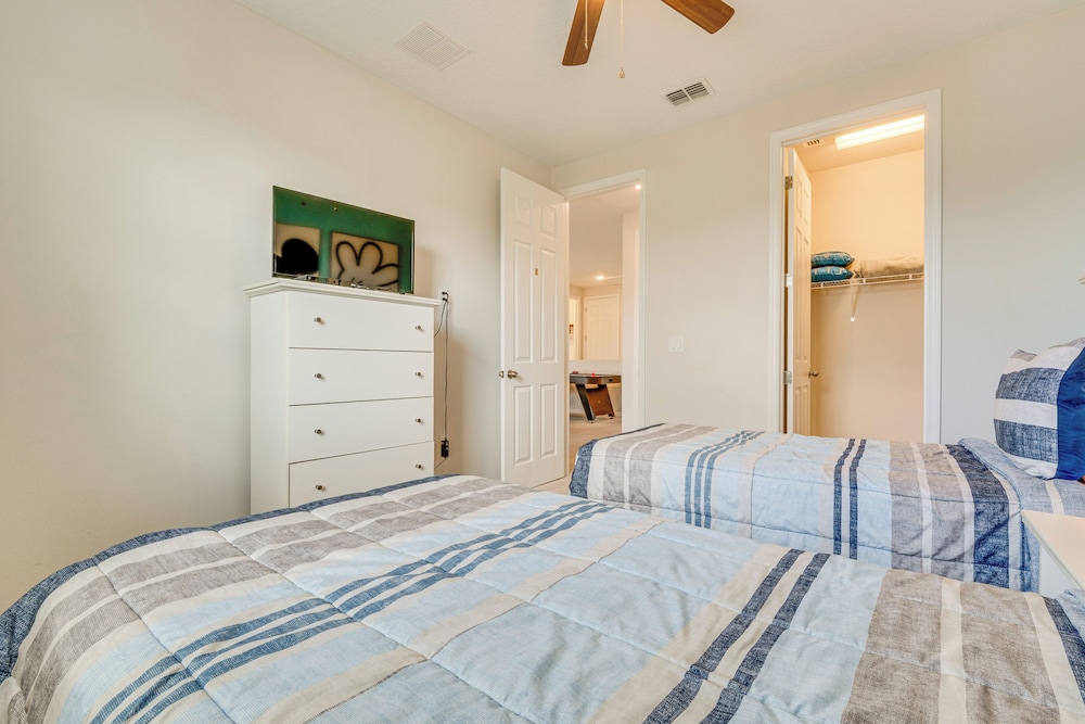 Home Near Theme Parks in Kissimmee: Family Perks!