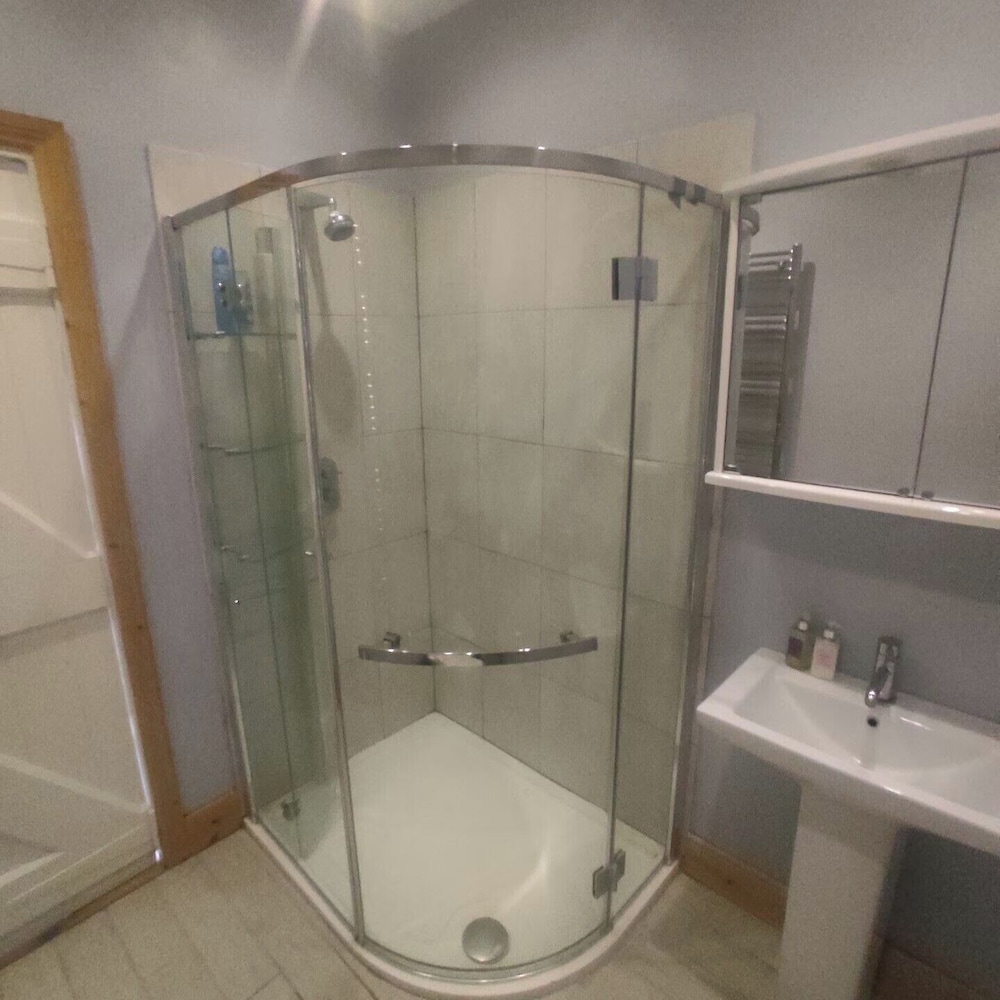 3-bed Seaside Cottage Retreat - Parking & Garden
