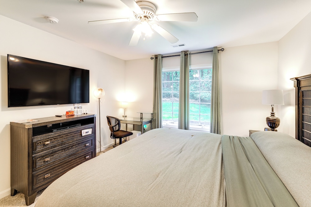 8 Mi to Dtwn Silver Spring: Convenient Condo