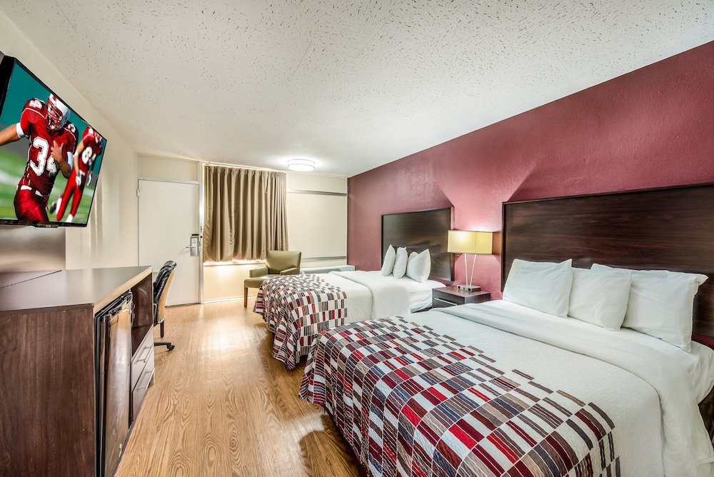 Red Roof Inn  Suites Wapakoneta - Property Image 15