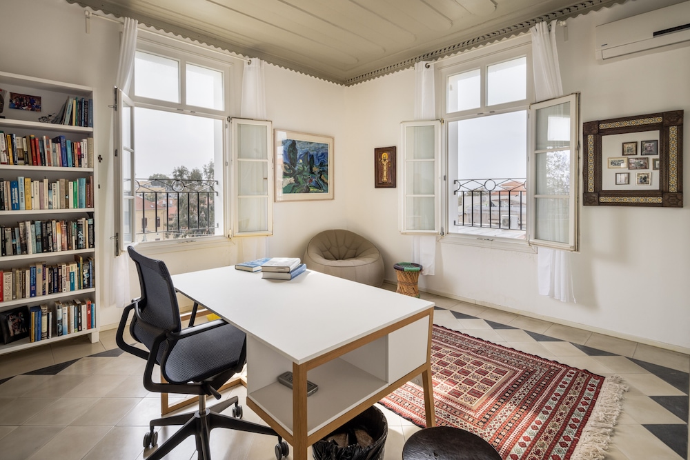 Old Jaffa Artistic Retreat by Sea N Rent view 4