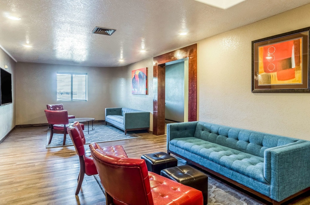 Buffalo Vacations - Quality Inn - Property Image 4