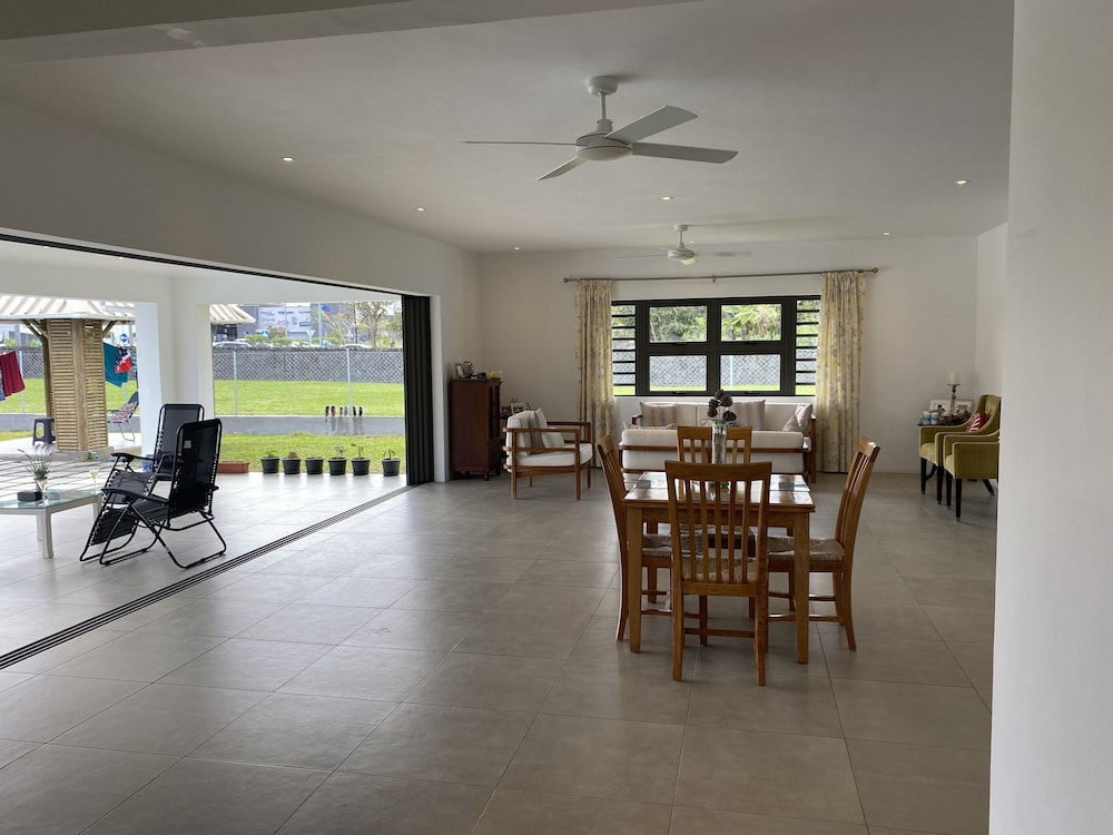 Charming 4-bed Villa in Beau Vallon view 5