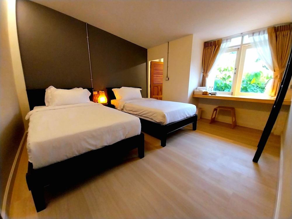 To The Moon Guesthouse