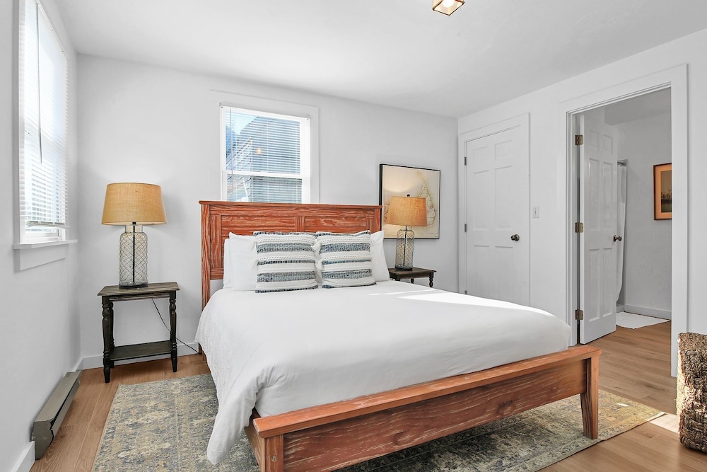 Charming 3br Home In Nantucket's Natural Beauty 3 Bedroom Home