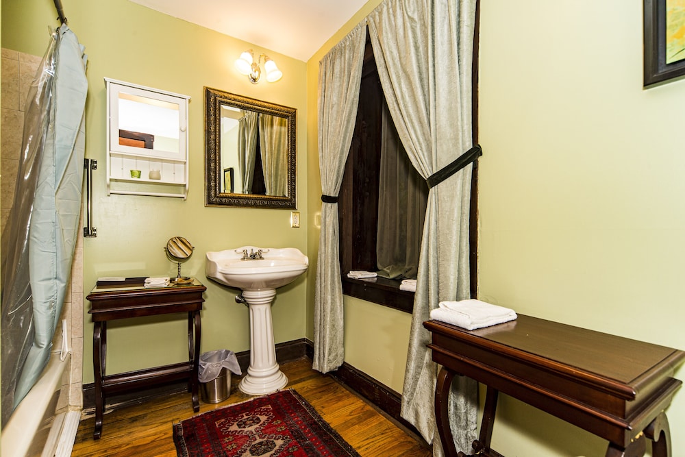 Stone Manor Boutique Inn - Property Image 56