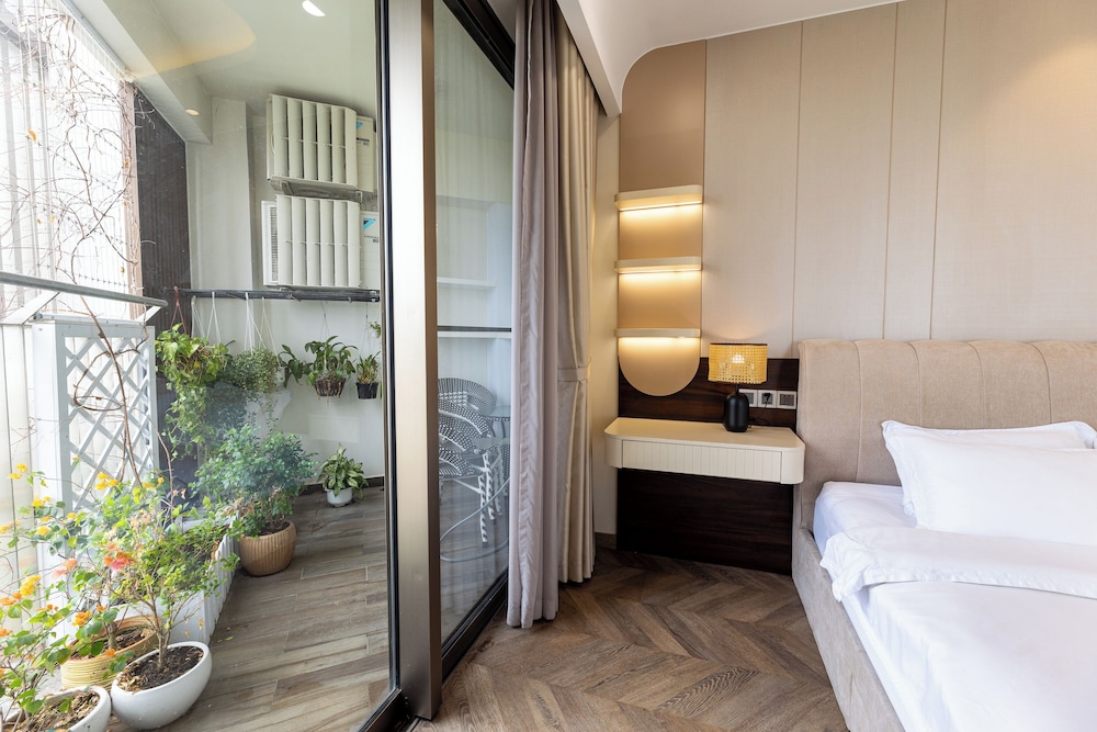 Midtown Premium Apartments