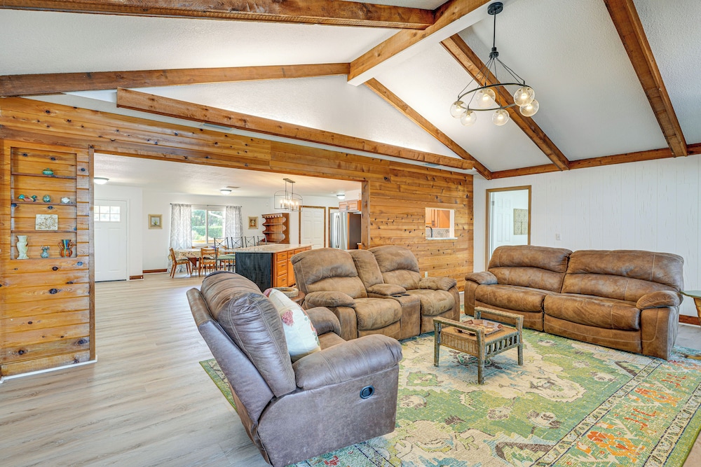 Waterfront Home on Crooked Lake w/ Game Room! - Property Image 23