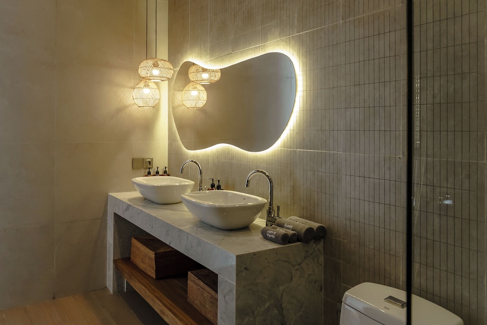 AMO Residences