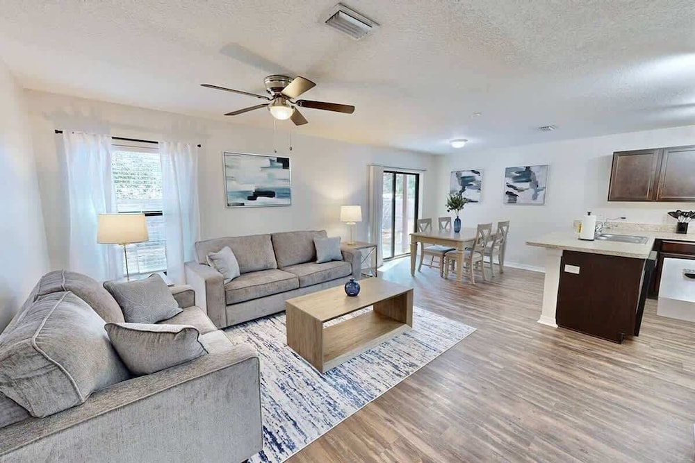 Brooksville Retreat! 3 Bed, 2 Bath!