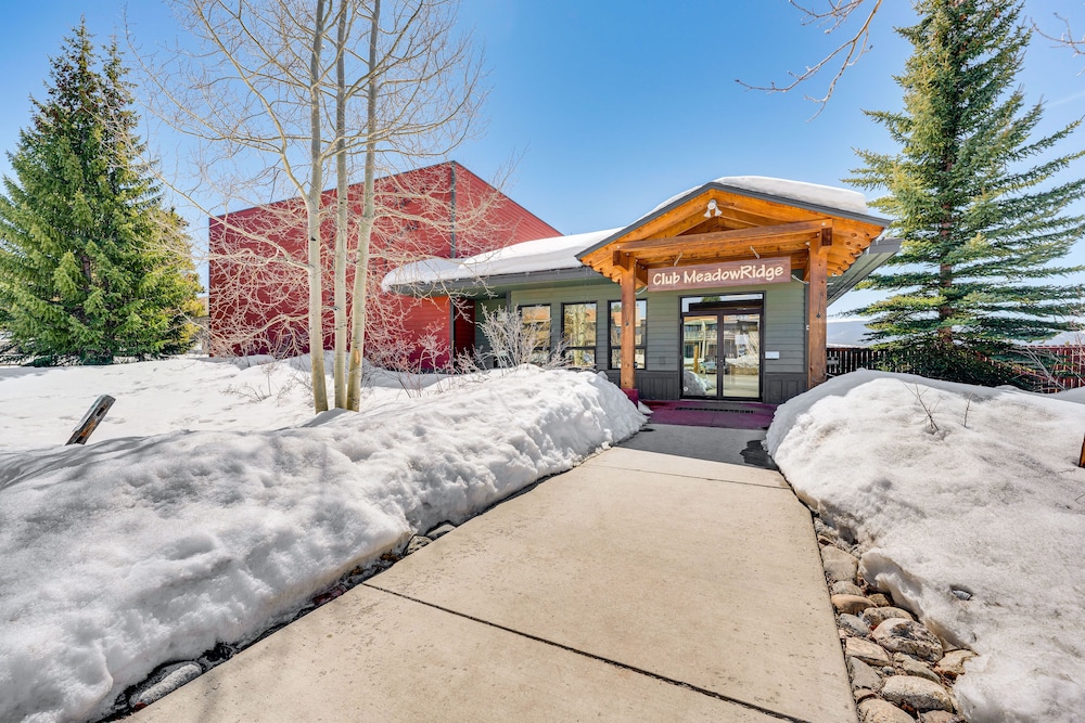 Fraser Condo w/ Ski Shuttle & Resort Amenities!
