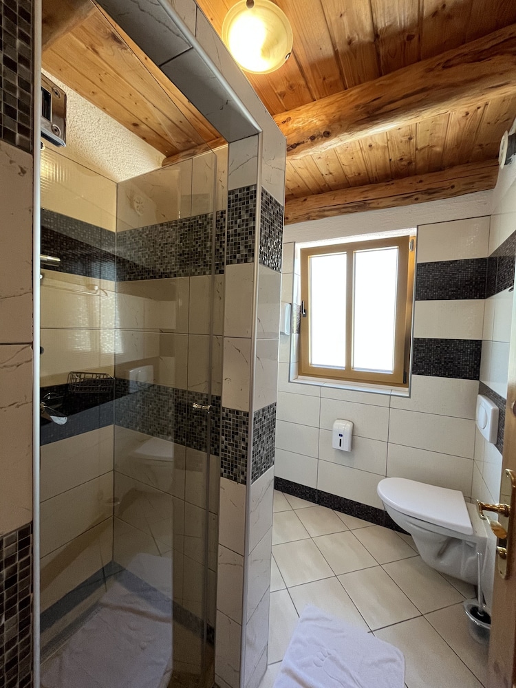 Rustic Inn River 2