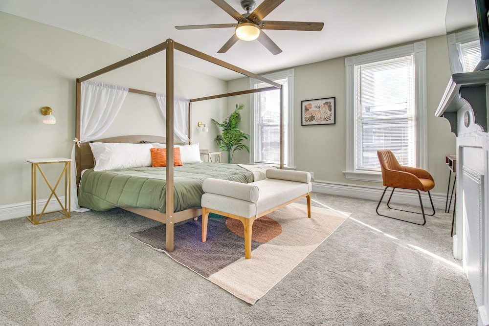 2 Mi to Dtwn Cincinnati: Home w/ Fenced Yard!