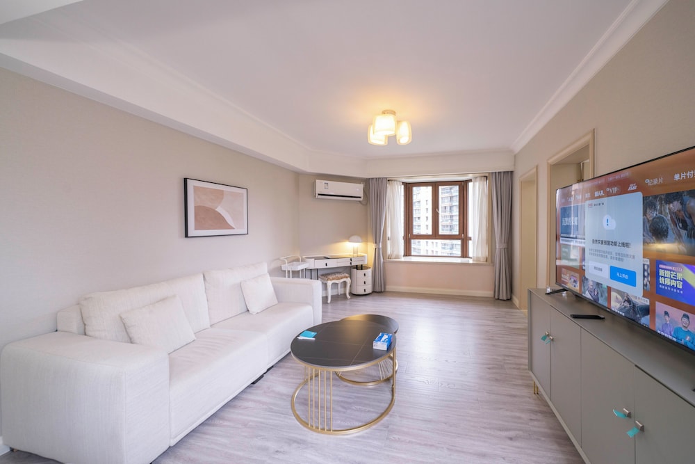 Tyms 1BR APT Gubei International Garden