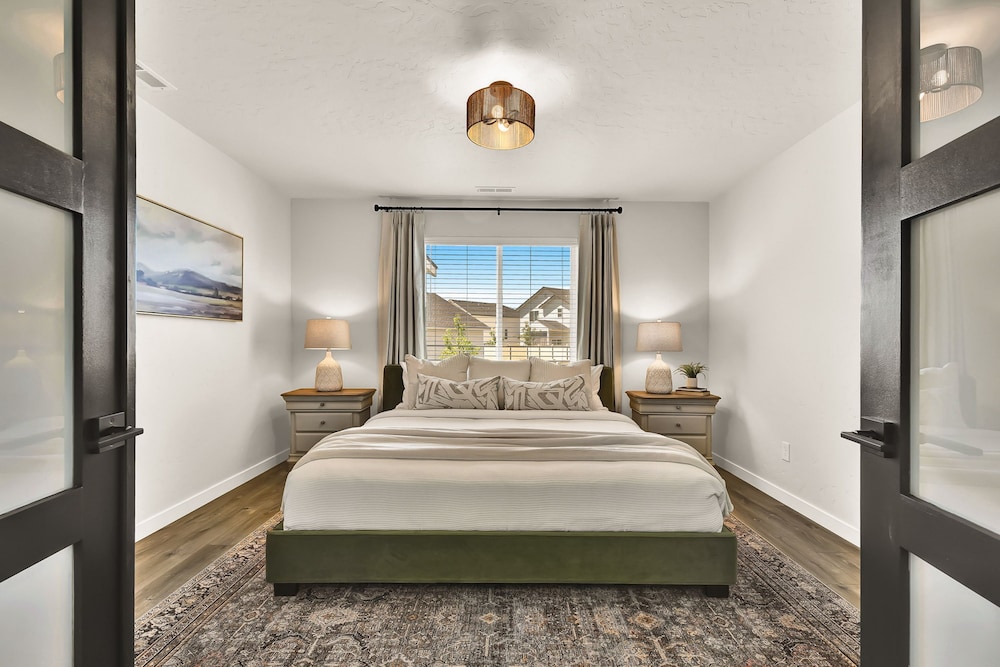 Spa Nights Game Room Fun Luxe 5BR Sleeps 17
