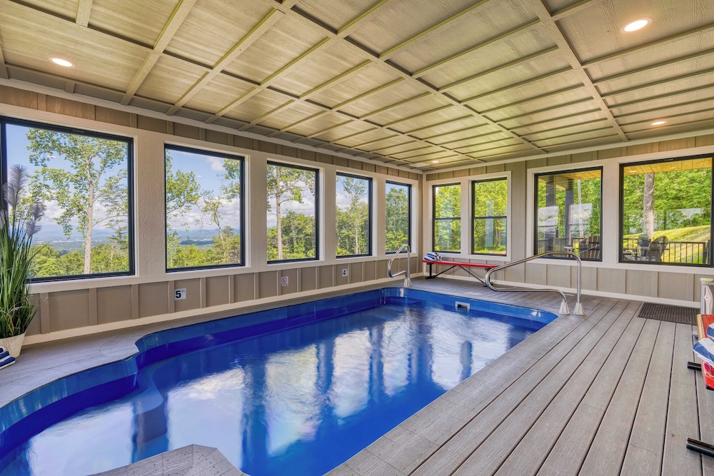 Luxury Group Retreat w/ Indoor Pool, Arcade & 56-mile Views Grand Vista Retreat
