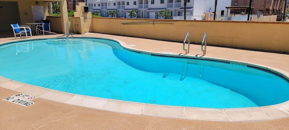 2 Levels Pool Near Beach 2 Patios 2 Bedroom Apts
