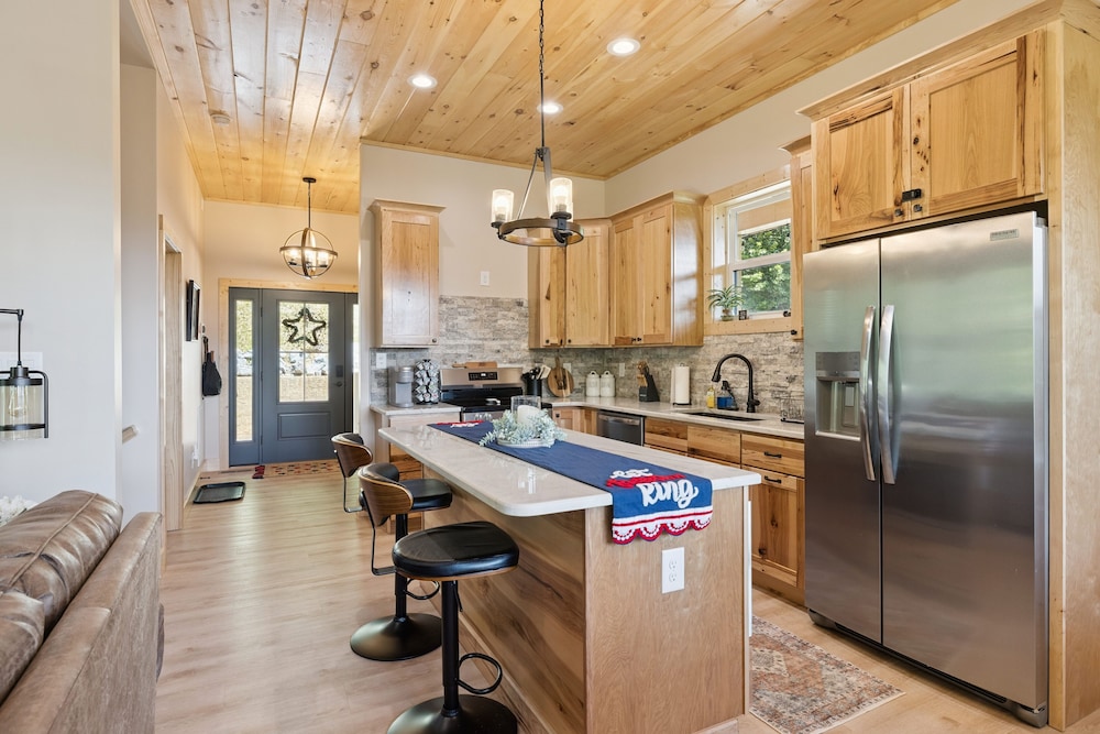 Bear Cheeks 4 Bedroom Cabin