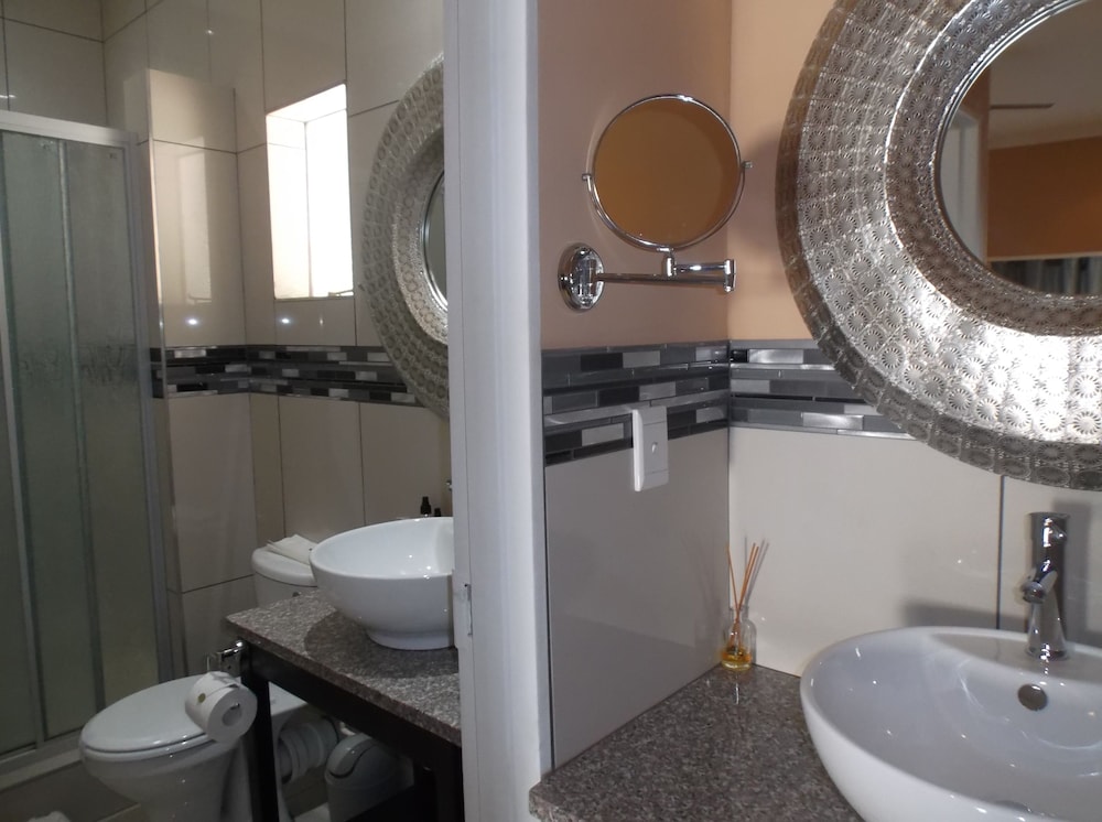 Old Mill Lodge, Working Ostrich Farm & Restaurant, Oudtshoorn