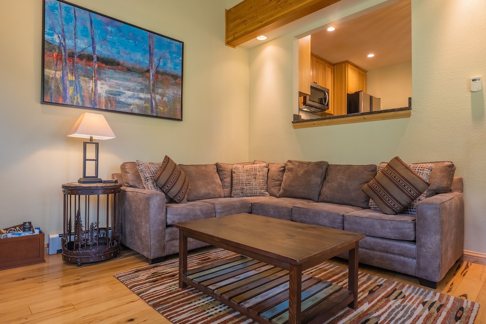 Private Home With A Beautiful Mountain Vista - Woods24 by RedAwning view 2