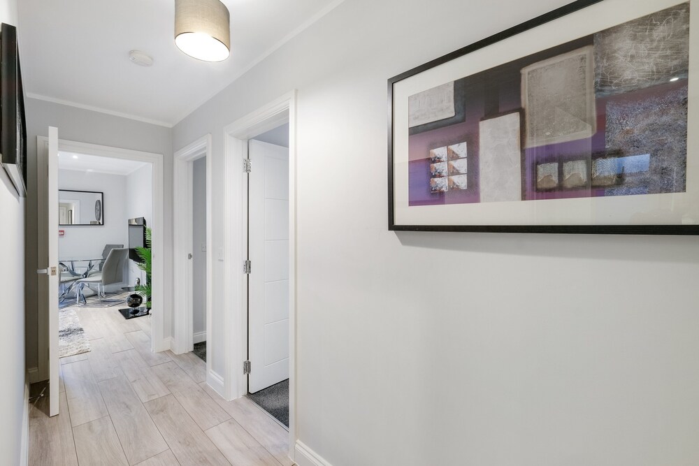2 Bdrm Penthouse with parking Wycombe view 3
