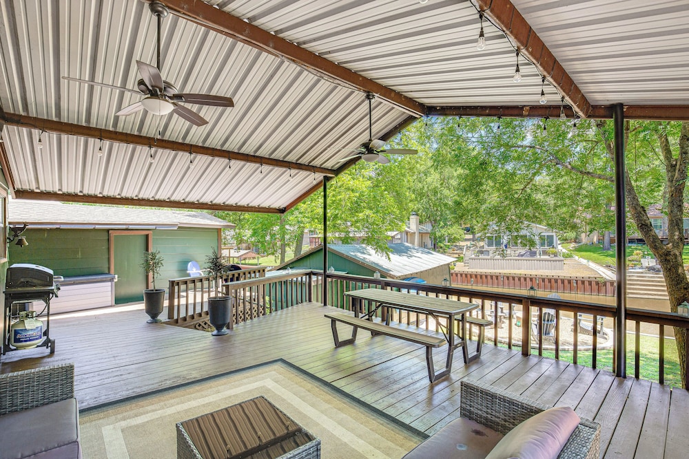 Spacious Deck: Waterfront Home in Gun Barrel City! view 4