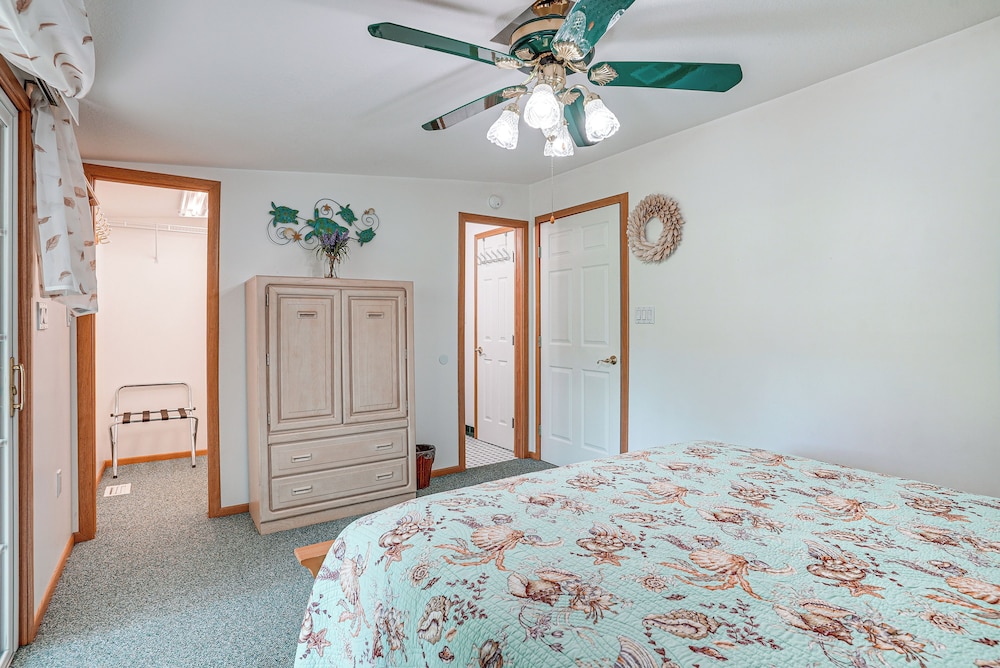 Pet the Sheep! Rural & Spacious Polk City Retreat