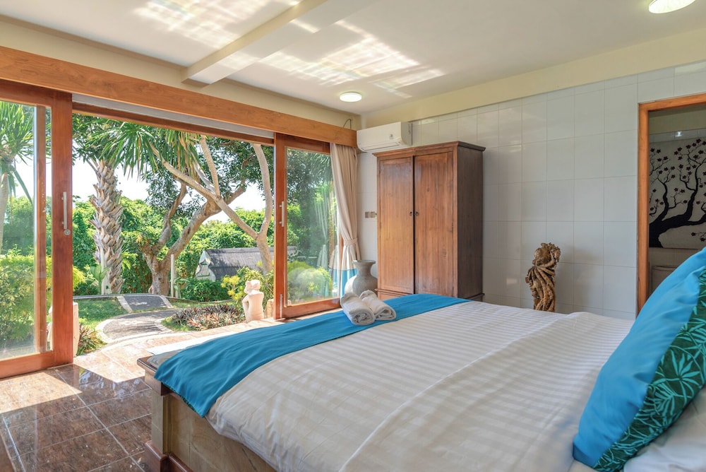 Bougainville Hill Villa