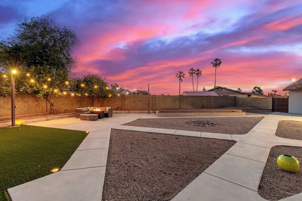 Chandler oasis with pool & hot tub