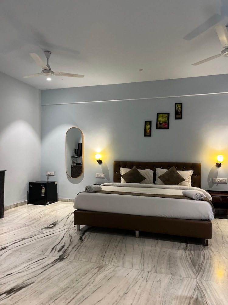 Misty Blues Villas & Resort