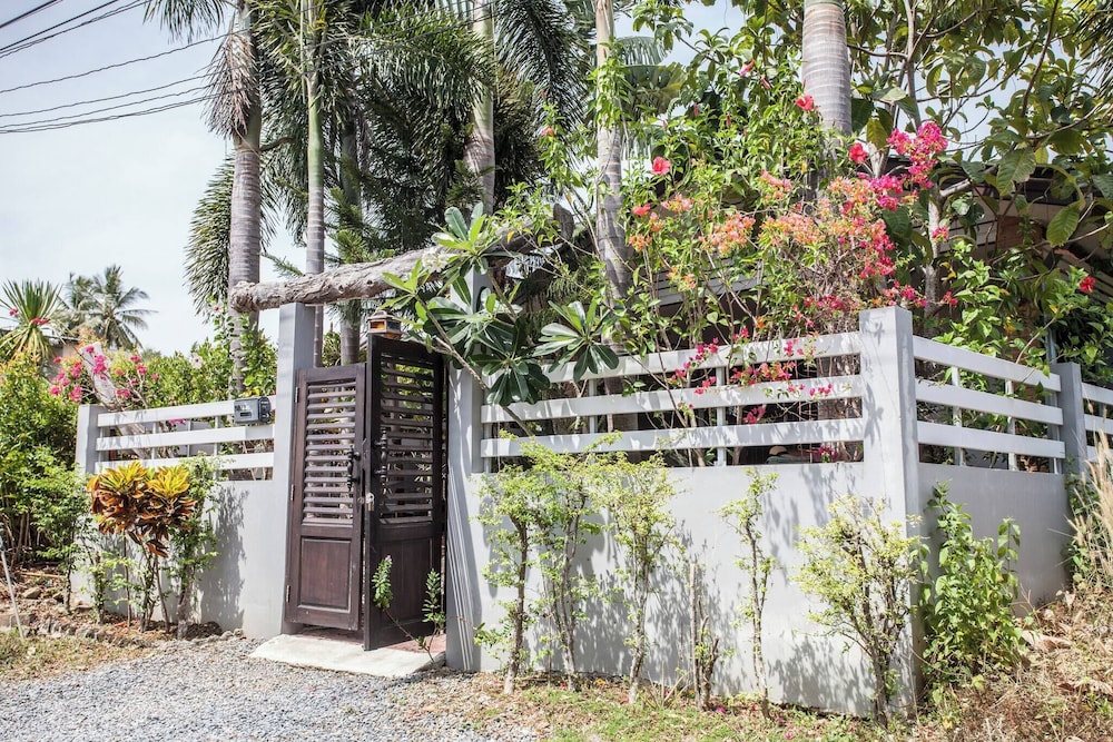 House 4 People sea View 100 m From the Beach