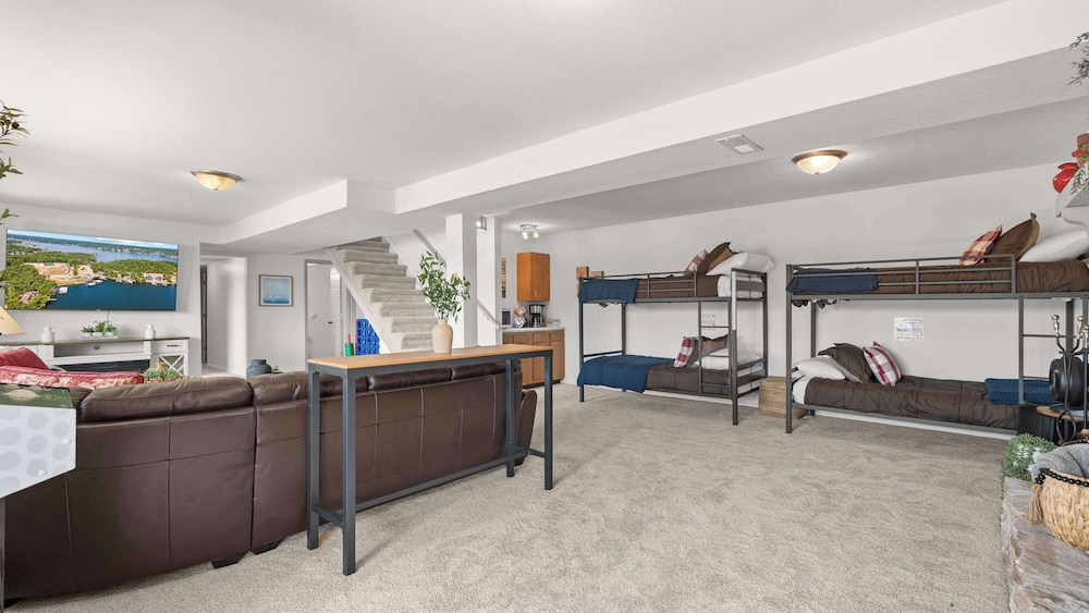 Lake Home Oasis - Sleeps 18