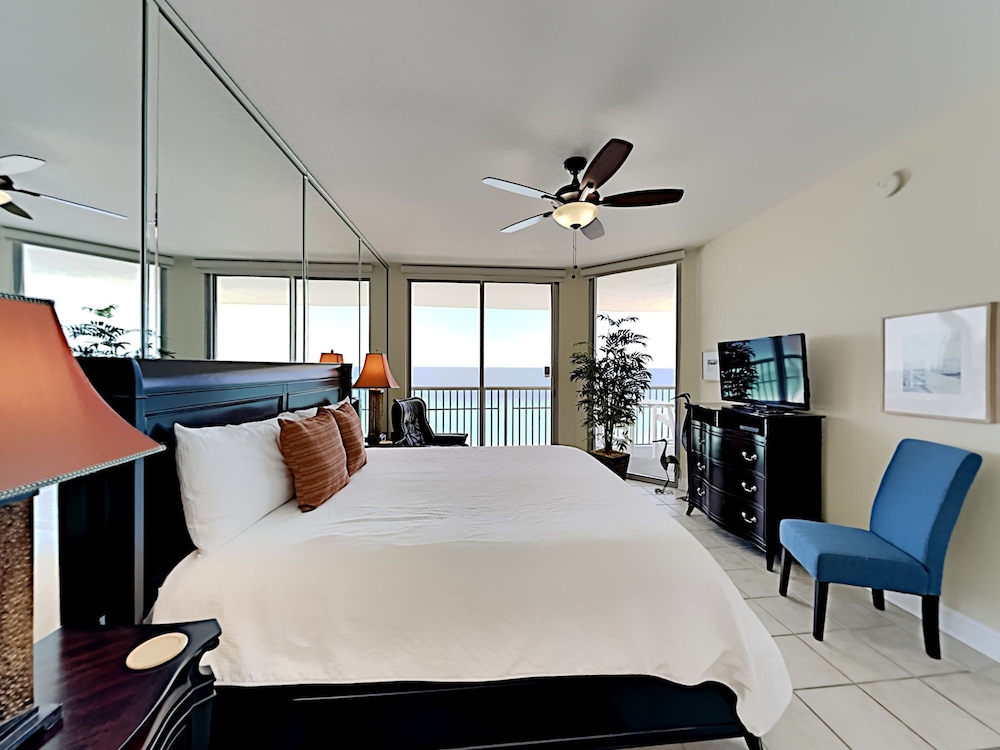 Emerald Dolphin by Southern Vacation Rentals view 3