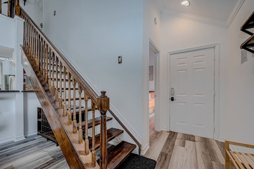 Upscale 1BR Condo in Med Center