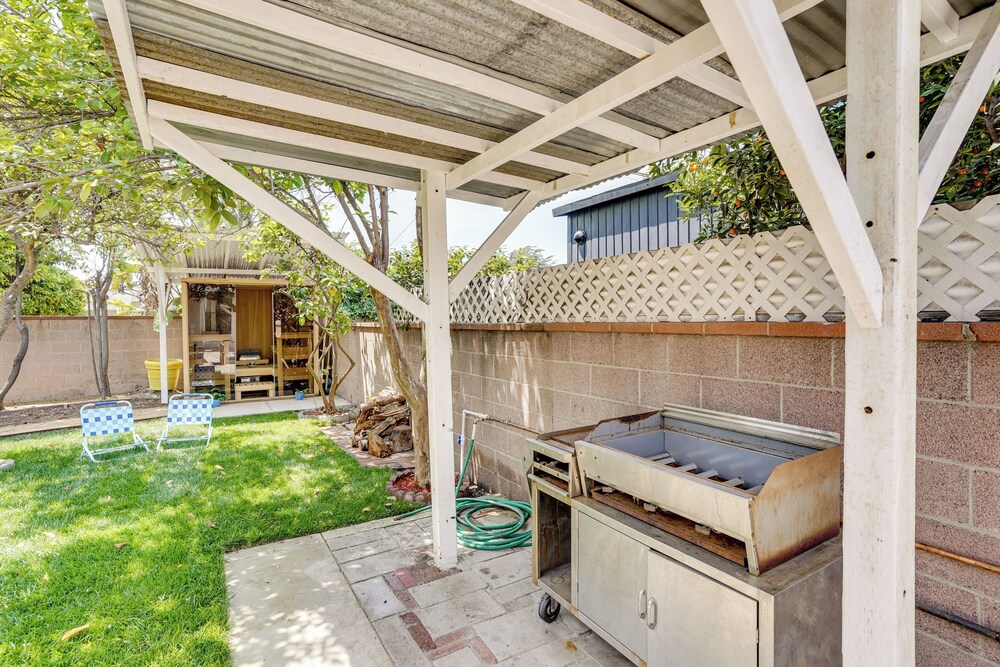 12 Mi to Dtwn LA: Family Home w/ Patio + Yard!