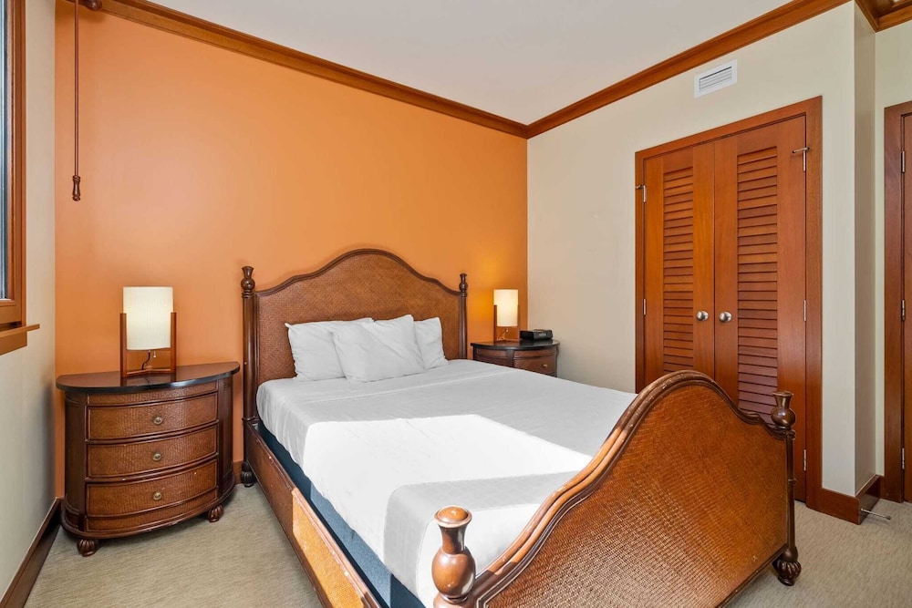 Beachfront Condo at Beach Villas at Ko Olina Hale Hoaloha by Avantstay