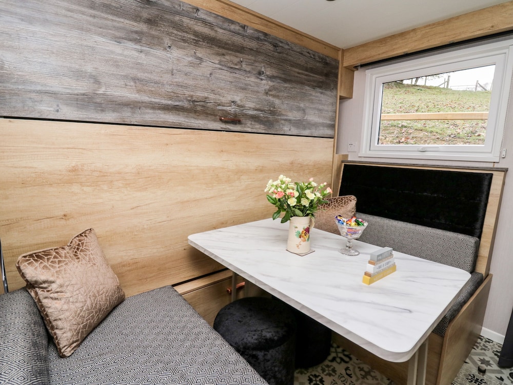 Hillside Lodge