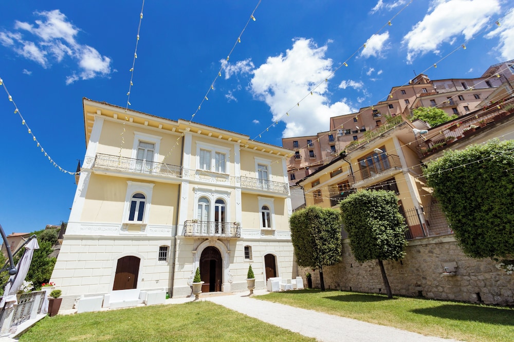 Palazzo Vittoli - Iside & Delia
