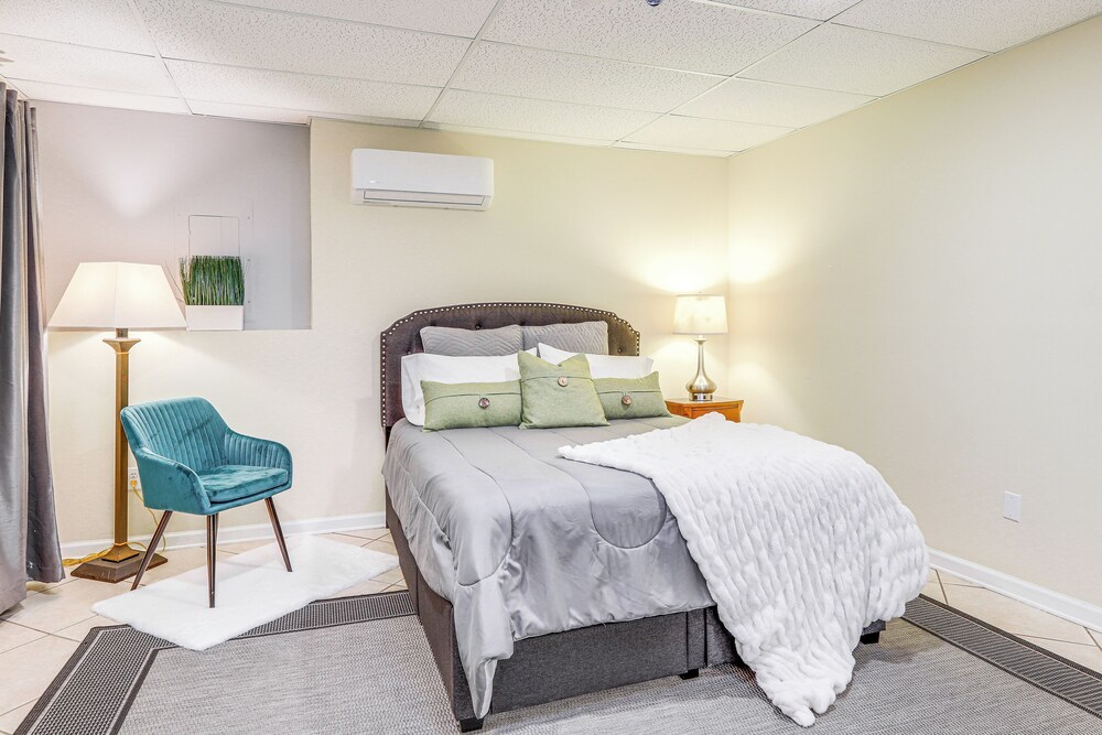 Cozy Jonesboro Studio w/ Patio ~ 22 Mi to Atlanta!