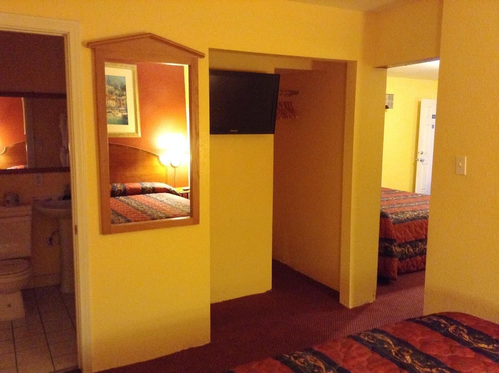 Oceanside Inn and Suites