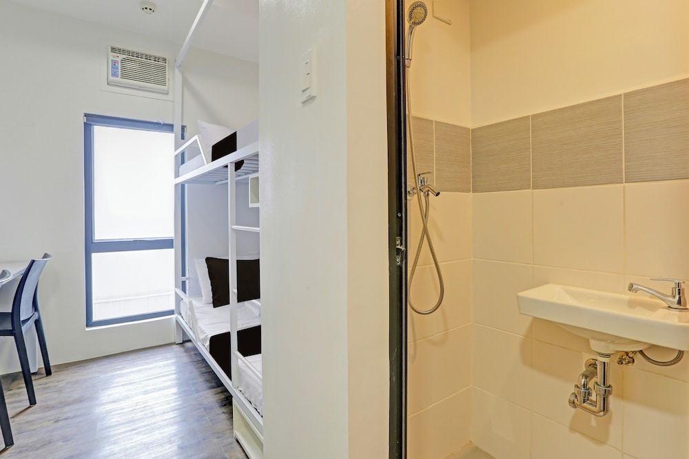 MyTown Madrid, Classy Hostel Bunkbeds Makati Metro Manila