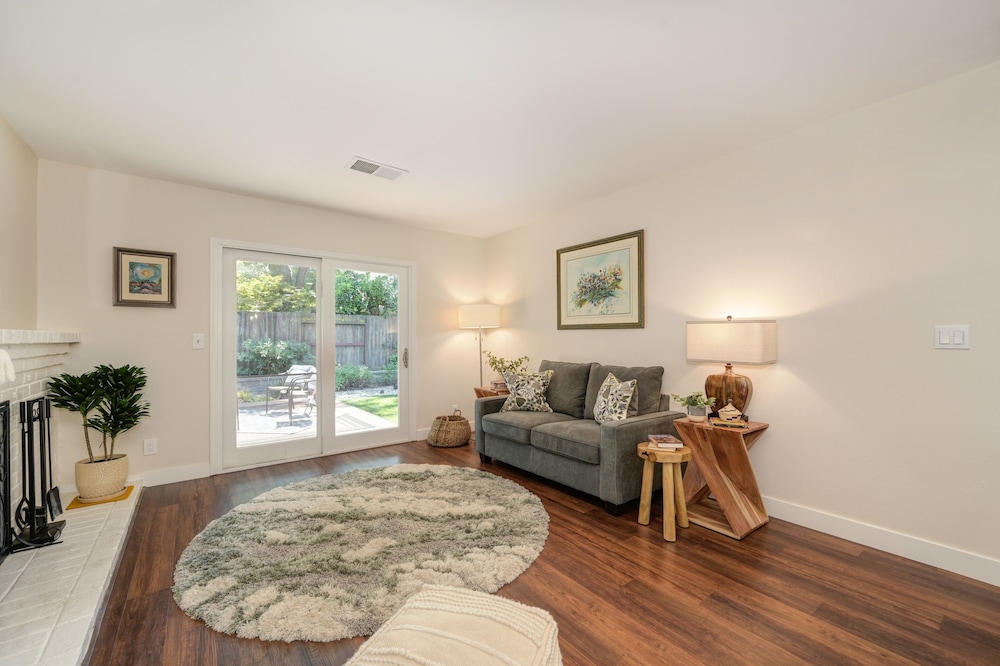 Family-friendly Getaway Near Slide Hill Park 3 Bedroom Home by RedAwning - Property Image 21