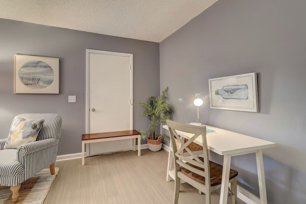 Spacious 3BR Hilton Head Getaway + Pool Access
