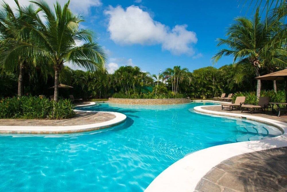 3BD Beauty in Coco - Have Coffee or Meals Overlooking Pool